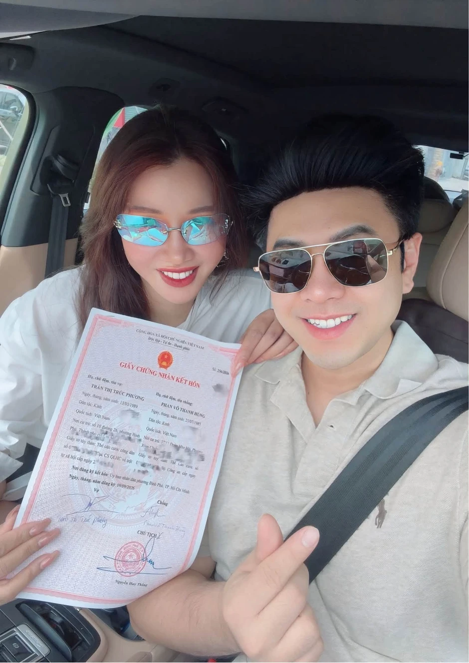 Akira Phan cưới nữ CEO là mẹ đơn thân 3 con, MC Hoàng Oanh đeo nhẫn ngón áp út Akira Phan cưới nữ CEO là mẹ đơn thân 3 con, MC Hoàng Oanh đeo nhẫn ngón áp út