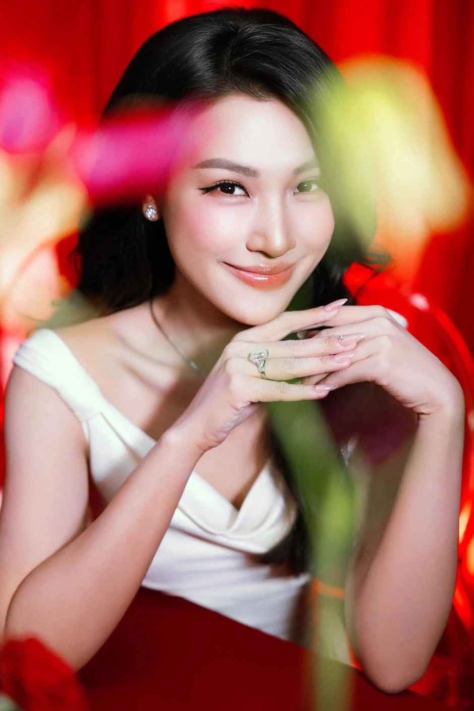 Akira Phan cưới nữ CEO là mẹ đơn thân 3 con, MC Hoàng Oanh đeo nhẫn ngón áp út Akira Phan cưới nữ CEO là mẹ đơn thân 3 con, MC Hoàng Oanh đeo nhẫn ngón áp út