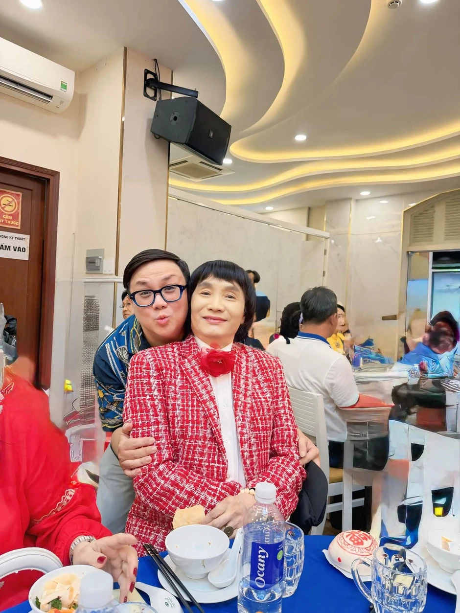 Akira Phan cưới nữ CEO là mẹ đơn thân 3 con, MC Hoàng Oanh đeo nhẫn ngón áp út Akira Phan cưới nữ CEO là mẹ đơn thân 3 con, MC Hoàng Oanh đeo nhẫn ngón áp út