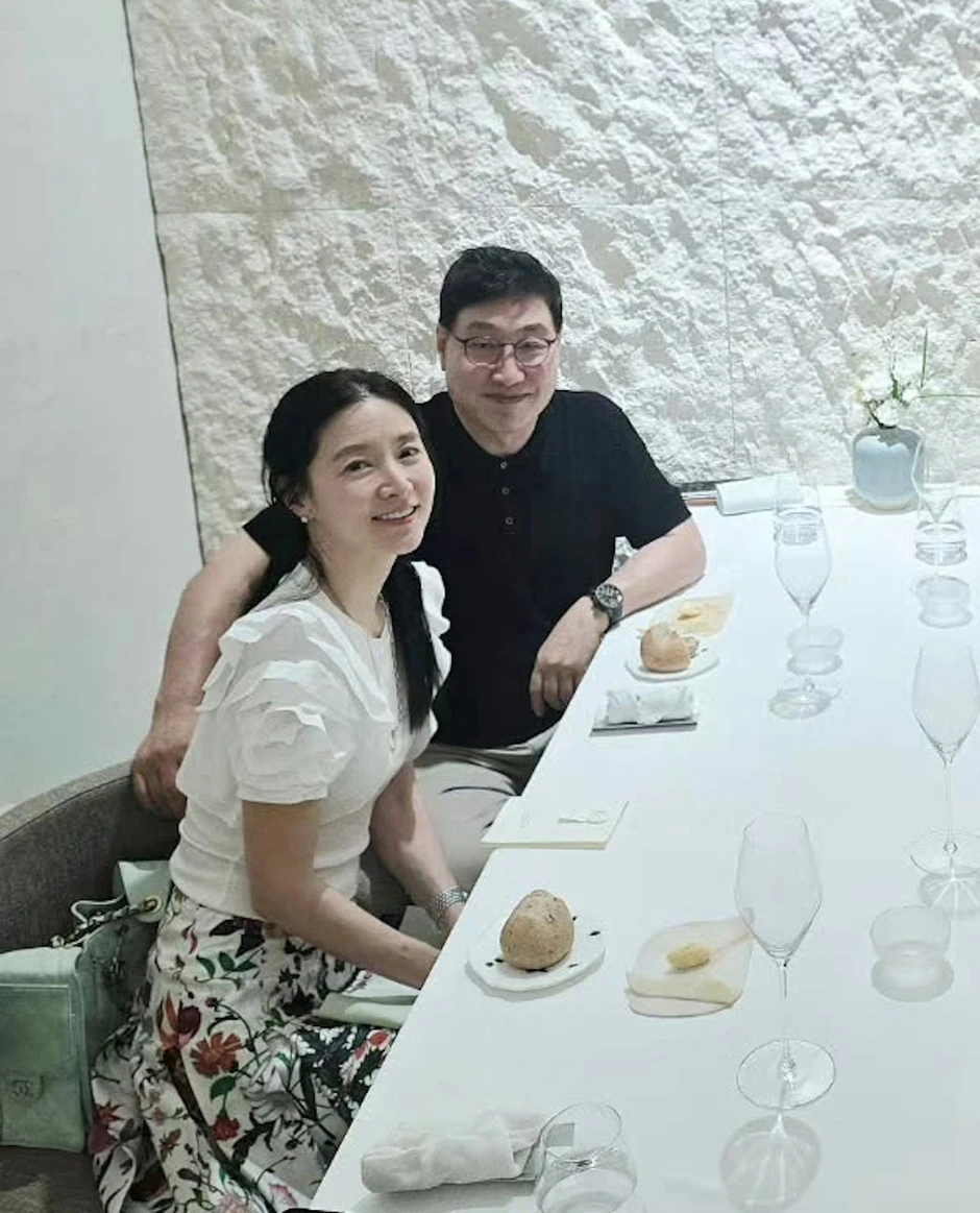 Ảnh Lee Young Ae bên chồng gây chú ý với khán giả