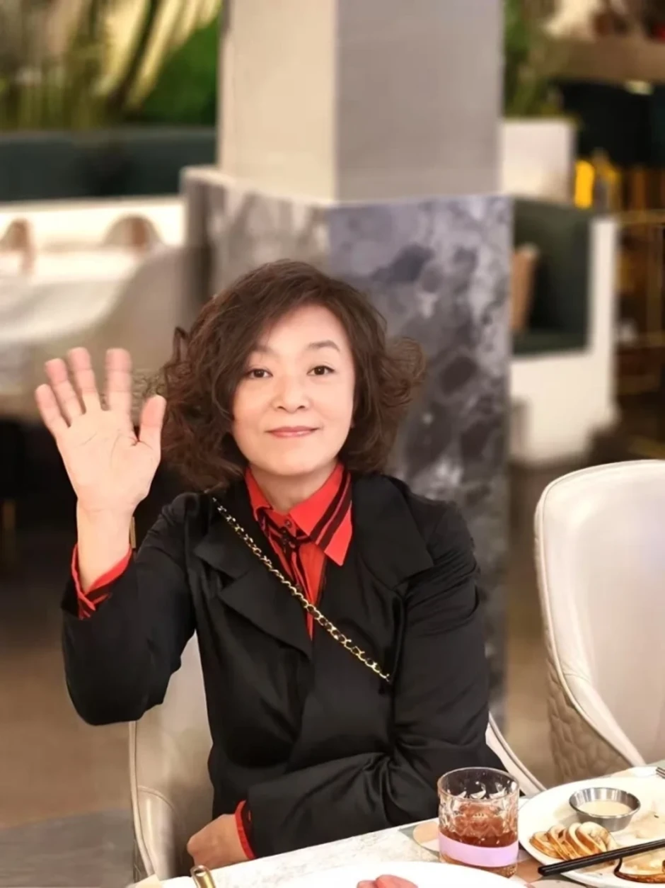 Ba mỹ nhân đóng Tiểu Long Nữ ngày ấy, bây giờ Ba mỹ nhân đóng Tiểu Long Nữ ngày ấy, bây giờ
