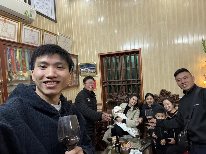 Bà xã cầu thủ Đoàn Văn Hậu: Từng lọt top 10 Hoa hậu Việt Nam, học vấn nổi bật Bà xã cầu thủ Đoàn Văn Hậu: Từng lọt top 10 Hoa hậu Việt Nam, học vấn nổi bật