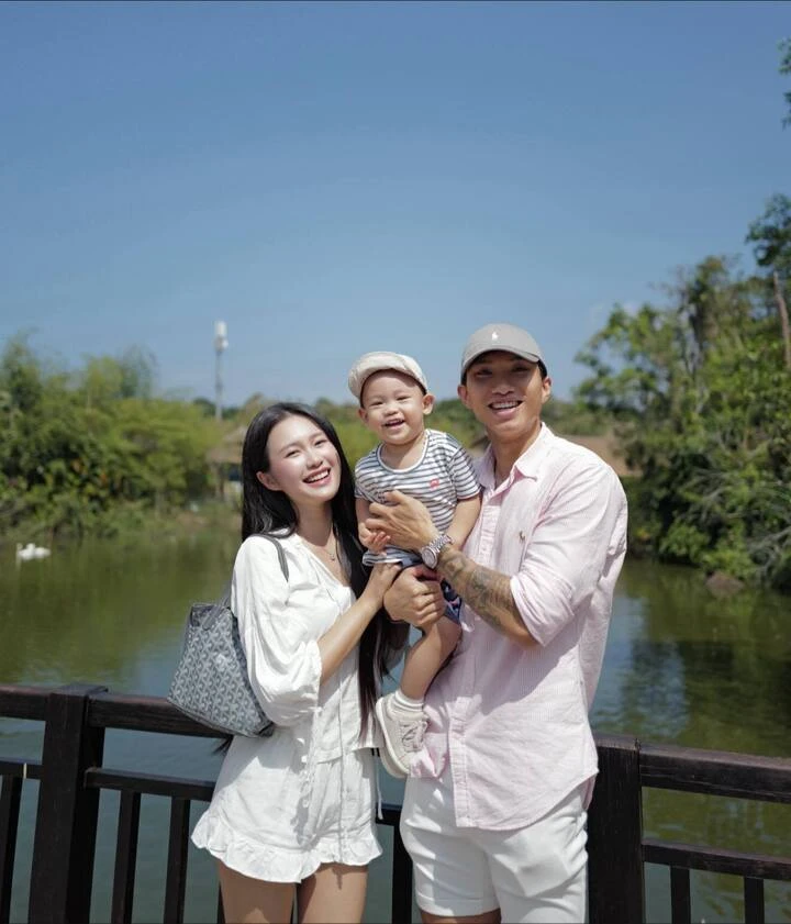 Bà xã cầu thủ Đoàn Văn Hậu: Từng lọt top 10 Hoa hậu Việt Nam, học vấn nổi bật Bà xã cầu thủ Đoàn Văn Hậu: Từng lọt top 10 Hoa hậu Việt Nam, học vấn nổi bật