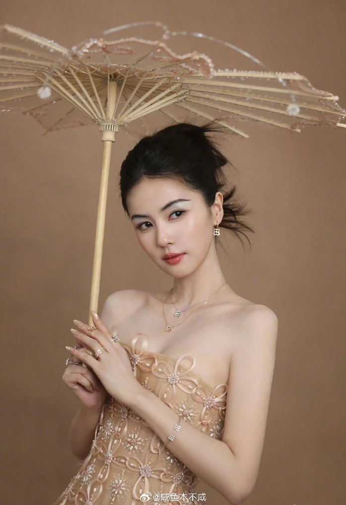 Bạch Lộc bác tin đang hẹn hò "hồng hài nhi" Chu Dực Nhiên Bạch Lộc bác tin đang hẹn hò "hồng hài nhi" Chu Dực Nhiên