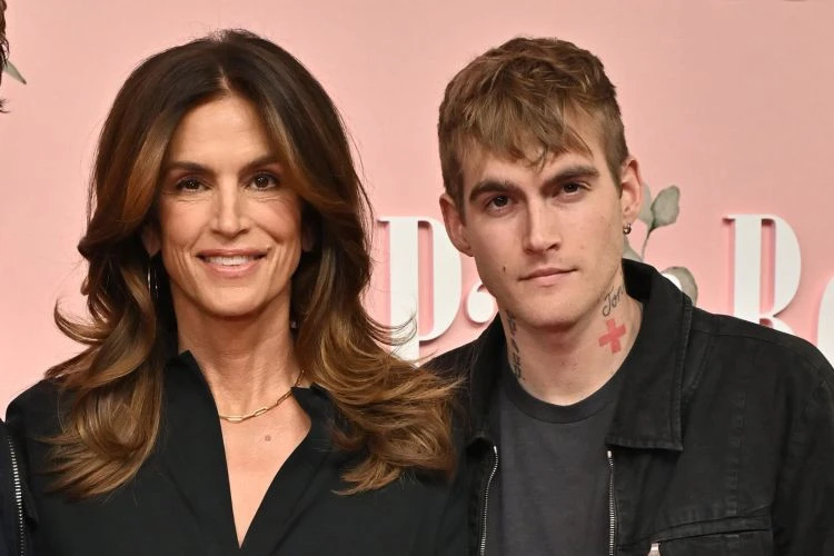 Bài đăng cuối cùng thể hiện sự sợ hãi của con trai Cindy Crawford trước khi qua đời Bài đăng cuối cùng thể hiện sự sợ hãi của con trai Cindy Crawford trước khi qua đời