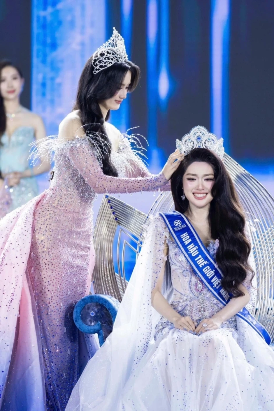 Bạn trai cổ vũ Ý Nhi tại Miss World Vietnam 2025 Bạn trai cổ vũ Ý Nhi tại Miss World Vietnam 2025