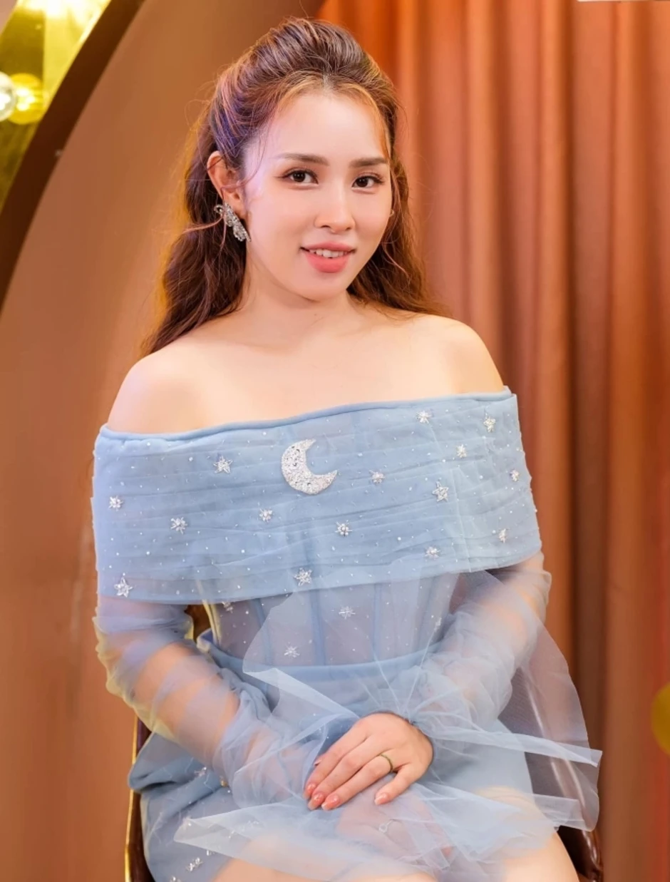Bảo Trâm Idol: 'Chồng bao bọc, cho tôi cảm giác vững chãi' Bảo Trâm Idol: 'Chồng bao bọc, cho tôi cảm giác vững chãi'