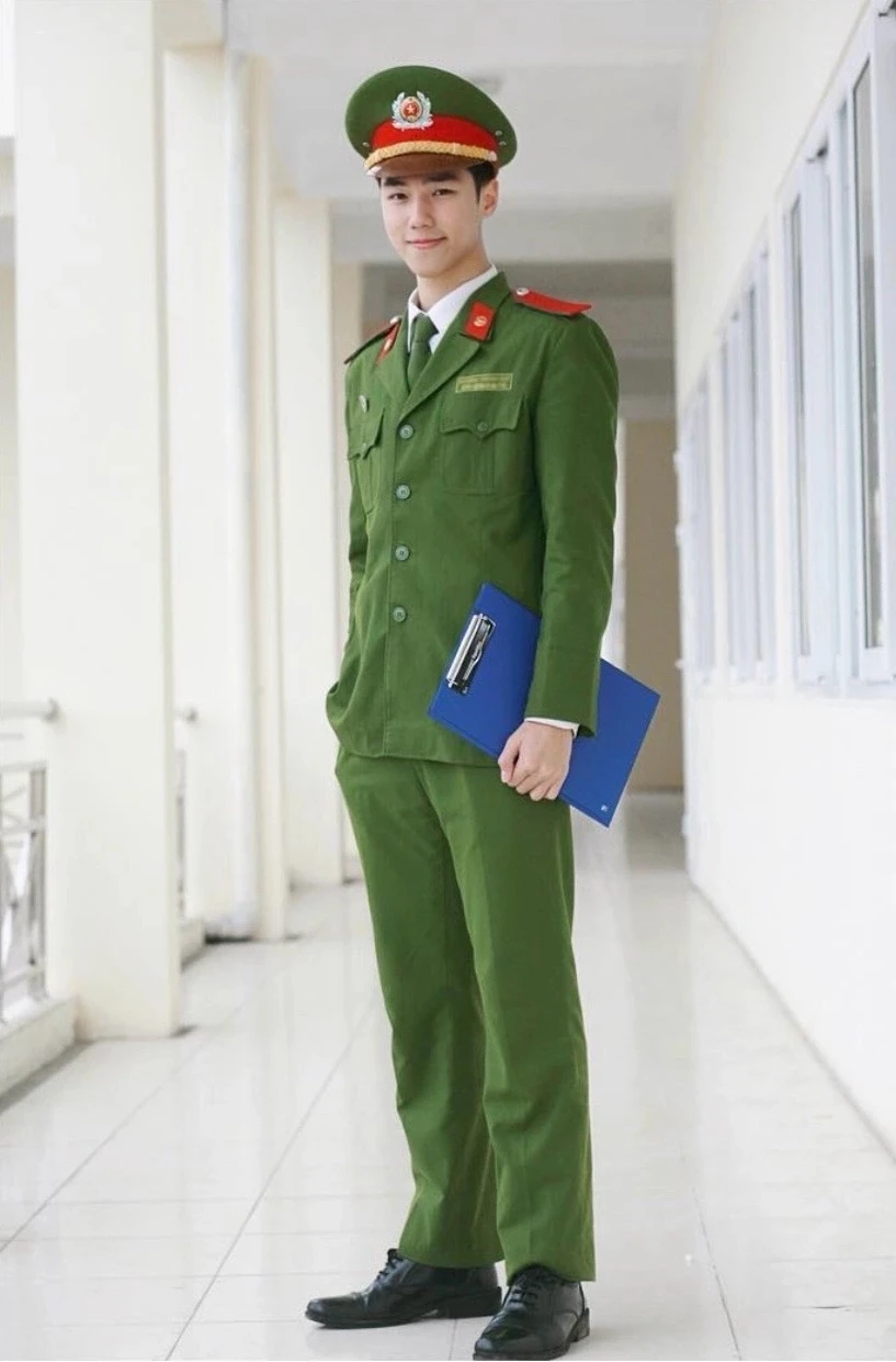 Bắt gặp nam thần Học viện Cảnh sát, làm 1 hành động gây chú ý giữa ngã tư Bắt gặp nam thần Học viện Cảnh sát, làm 1 hành động gây chú ý giữa ngã tư