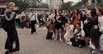 Bắt gặp nam thần Học viện Cảnh sát, làm 1 hành động gây chú ý giữa ngã tư