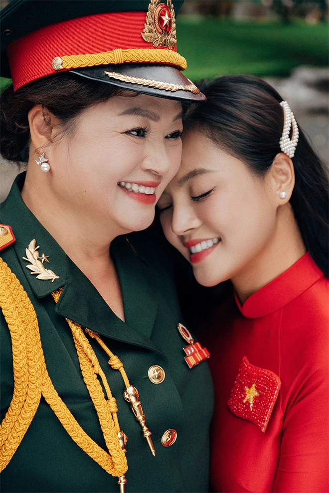 Bật mí 3 ca sĩ, diễn viên và hoa hậu Việt có bố mẹ là Thượng tá