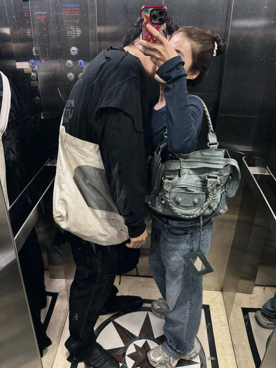 Bóc hint hẹn hò của Khương Lê và nàng thơ lookbook Bóc hint hẹn hò của Khương Lê và nàng thơ lookbook