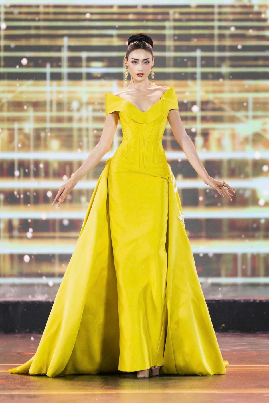 'Bông hồng lai' Emoura Phạm đăng quang Miss Grand Vietnam 2026 'Bông hồng lai' Emoura Phạm đăng quang Miss Grand Vietnam 2026