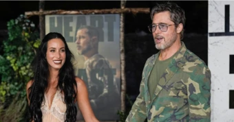Brad Pitt nắm tay bạn gái kém 27 tuổi không rời giữa lúc gặp chuyện buồn