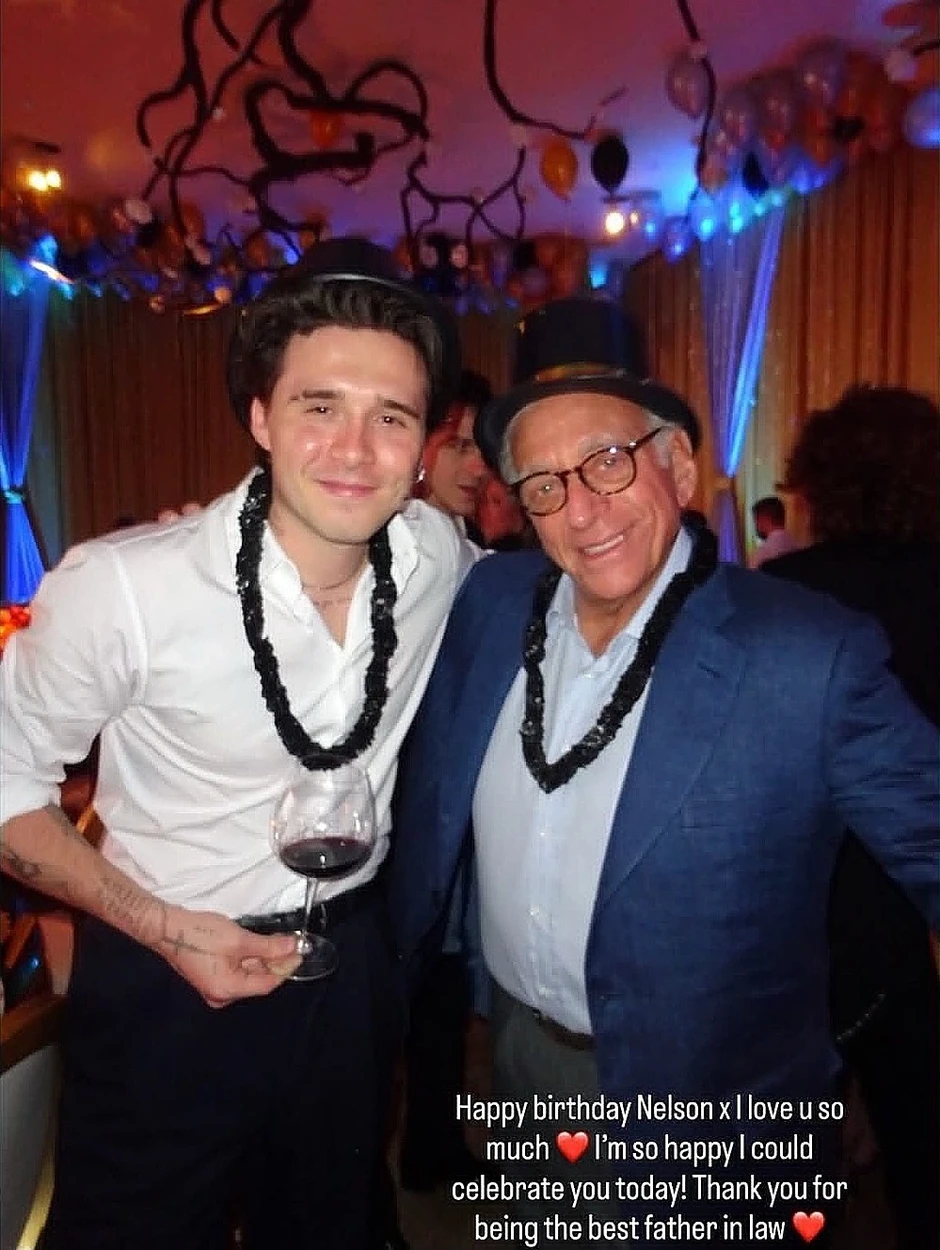 Brooklyn Beckham chúc sinh nhật bố vợ Brooklyn Beckham chúc sinh nhật bố vợ