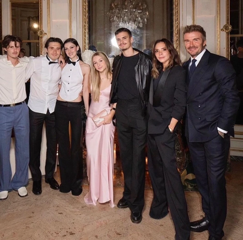 Brooklyn Beckham nói bố mẹ dàn cảnh em gái thăm nhà anh Brooklyn Beckham nói bố mẹ dàn cảnh em gái thăm nhà anh