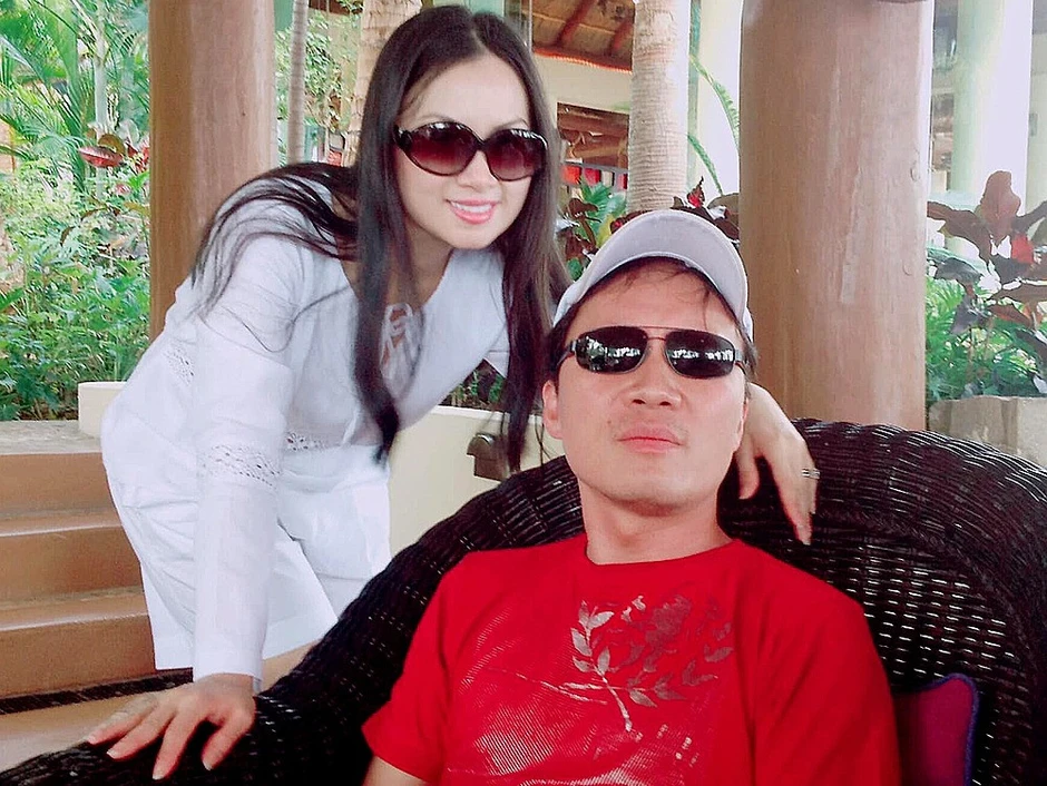 Ca sĩ Hà Phương lấy tỷ phú: "Áp lực chứ, chồng thành đạt thì cũng nhiều bóng hồng vây quanh" Ca sĩ Hà Phương lấy tỷ phú: "Áp lực chứ, chồng thành đạt thì cũng nhiều bóng hồng vây quanh"