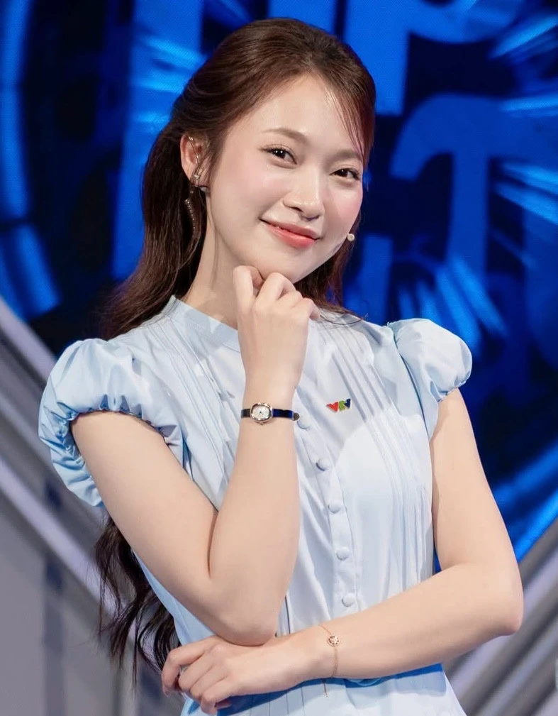 Ca sĩ Hòa Minzy, MC Khánh Vy VTV cùng lúc nhận nhiệm vụ mới Ca sĩ Hòa Minzy, MC Khánh Vy VTV cùng lúc nhận nhiệm vụ mới