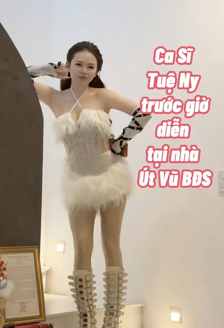 Ca sĩ Tuệ Ny xuất hiện trong nhà chồng Gon Pink là ai? Ca sĩ Tuệ Ny xuất hiện trong nhà chồng Gon Pink là ai?