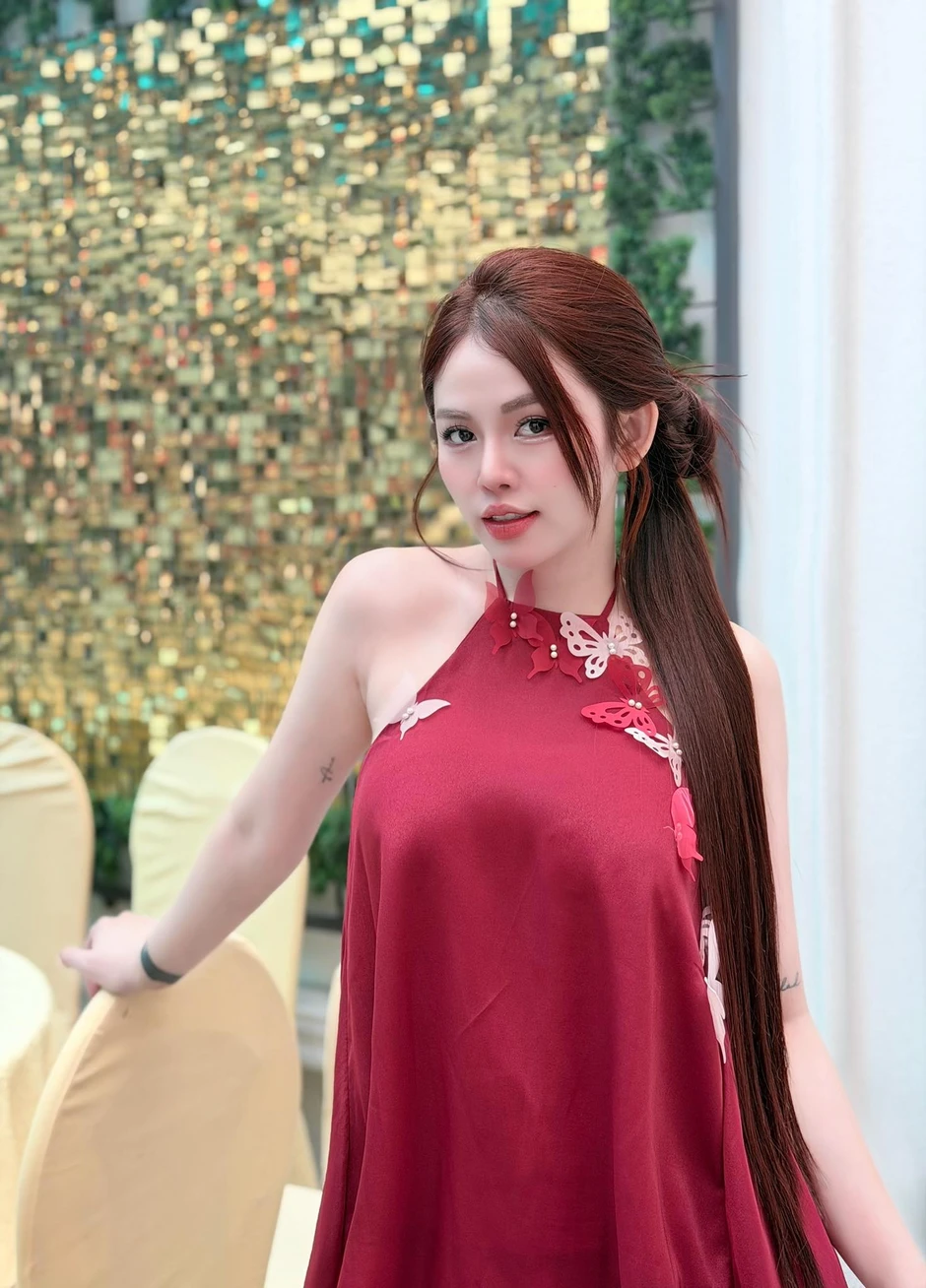 Ca sĩ Tuệ Ny xuất hiện trong nhà chồng Gon Pink là ai? Ca sĩ Tuệ Ny xuất hiện trong nhà chồng Gon Pink là ai?