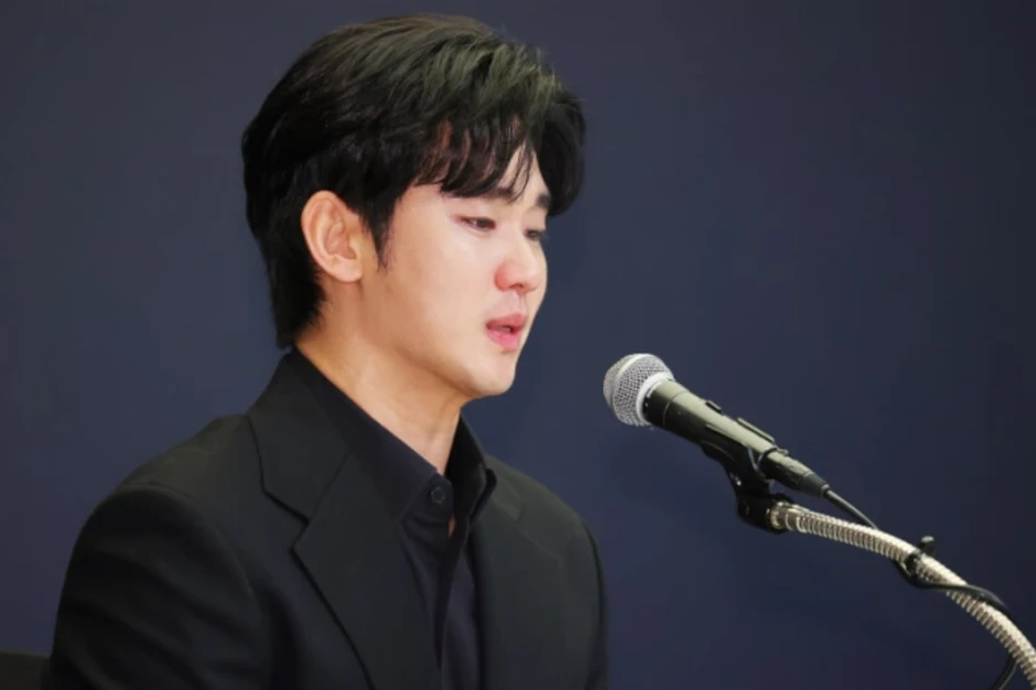 Cảnh sát xin lệnh bắt giữ người tung tin 'sai lệch' về Kim Soo Hyun Cảnh sát xin lệnh bắt giữ người tung tin 'sai lệch' về Kim Soo Hyun
