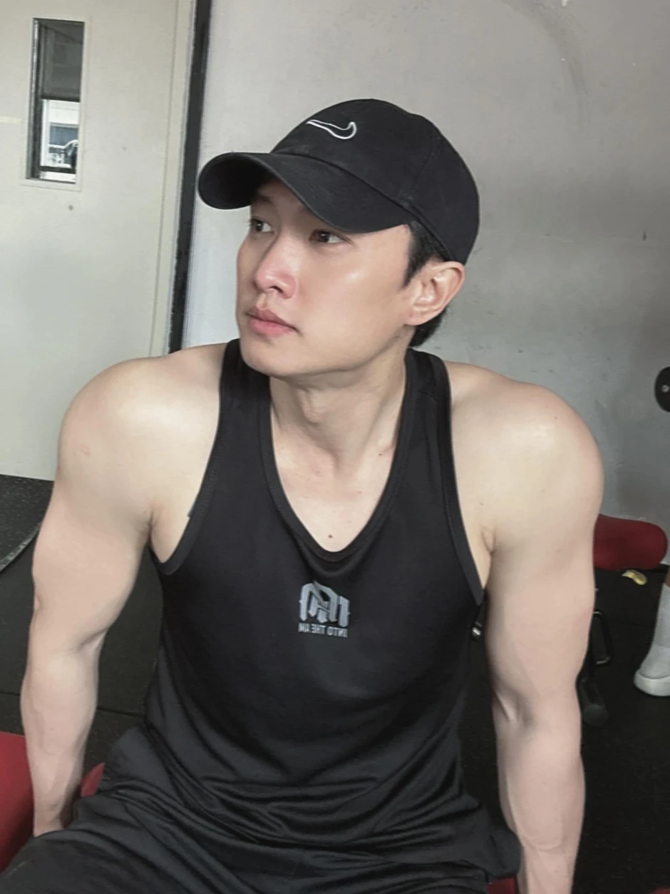 Chân dung chủ tịch thương hiệu mỳ bị đồn hẹn hò Ngọc Trinh, Tiểu Vy Chân dung chủ tịch thương hiệu mỳ bị đồn hẹn hò Ngọc Trinh, Tiểu Vy
