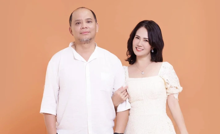 Chân dung NSƯT U60 được chồng cưng chiều như “trứng mỏng”: Hôn nhân 30 năm vẫn ngọt ngào bất ngờ Chân dung NSƯT U60 được chồng cưng chiều như “trứng mỏng”: Hôn nhân 30 năm vẫn ngọt ngào bất ngờ