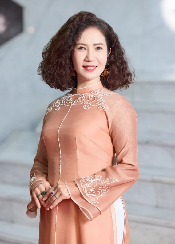 Chân dung NSƯT U60 được chồng cưng chiều như “trứng mỏng”: Hôn nhân 30 năm vẫn ngọt ngào bất ngờ Chân dung NSƯT U60 được chồng cưng chiều như “trứng mỏng”: Hôn nhân 30 năm vẫn ngọt ngào bất ngờ