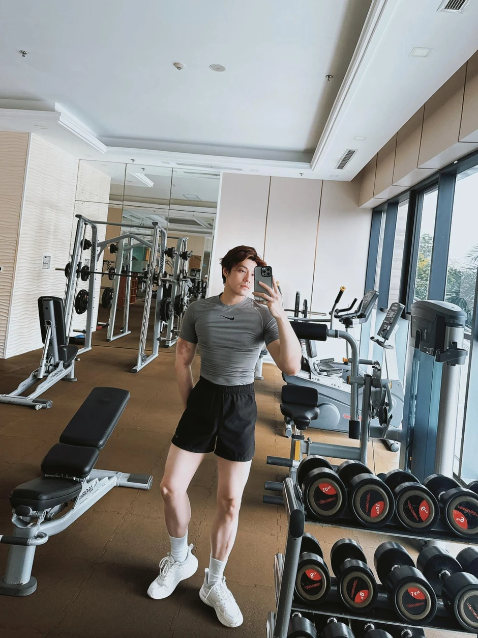Chàng trai 6 múi người Trung Quốc lên tiếng vụ lộ tin nhắn riêng tư với Noo Phước Thịnh Chàng trai 6 múi người Trung Quốc lên tiếng vụ lộ tin nhắn riêng tư với Noo Phước Thịnh