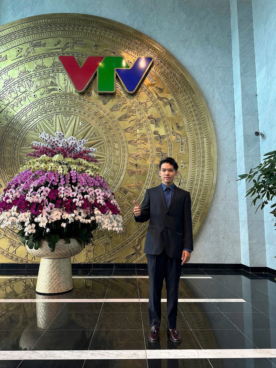 Chàng trai tốt nghiệp thạc sĩ ĐH Amsterdam nói tiếng Anh như gió đang làm ở VTV là ai? Chàng trai tốt nghiệp thạc sĩ ĐH Amsterdam nói tiếng Anh như gió đang làm ở VTV là ai?