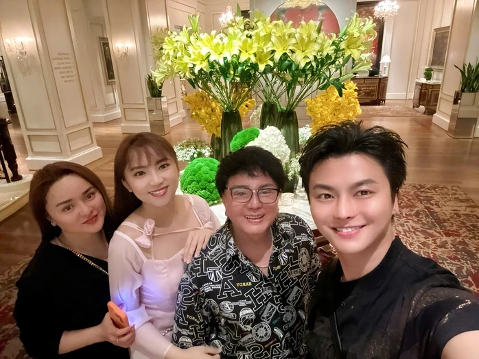 Châu Ngọc Tiên được tích cực "đẩy thuyền" cùng NSƯT Võ Minh Lâm Châu Ngọc Tiên được tích cực "đẩy thuyền" cùng NSƯT Võ Minh Lâm