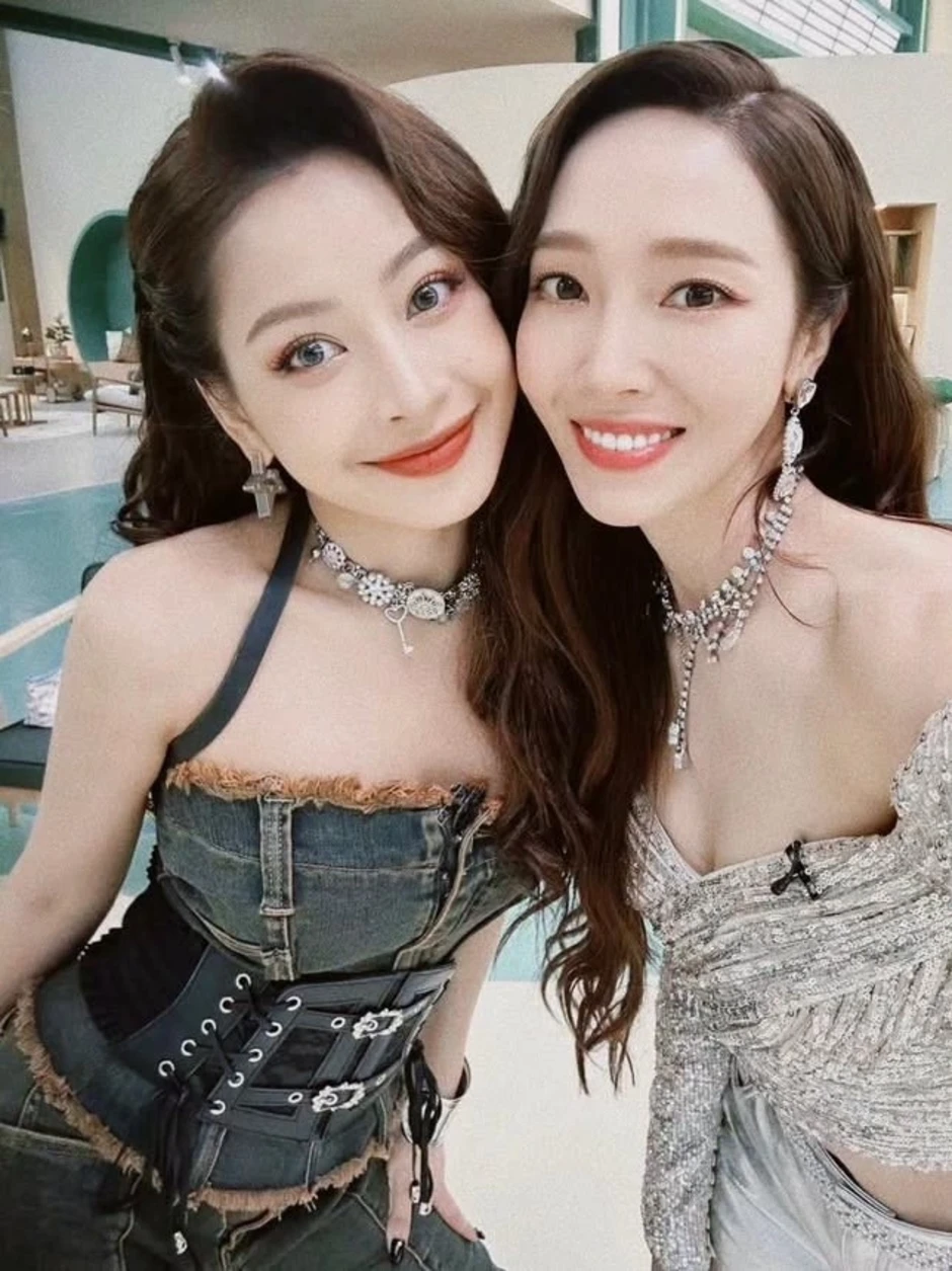 Chi Pu hội ngộ 'công chúa Kpop' Jessica Chi Pu hội ngộ 'công chúa Kpop' Jessica