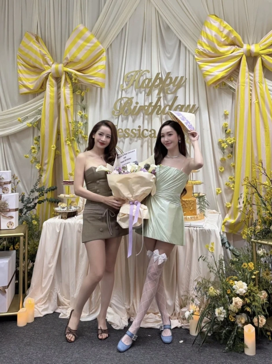 Chi Pu hội ngộ 'công chúa Kpop' Jessica Chi Pu hội ngộ 'công chúa Kpop' Jessica