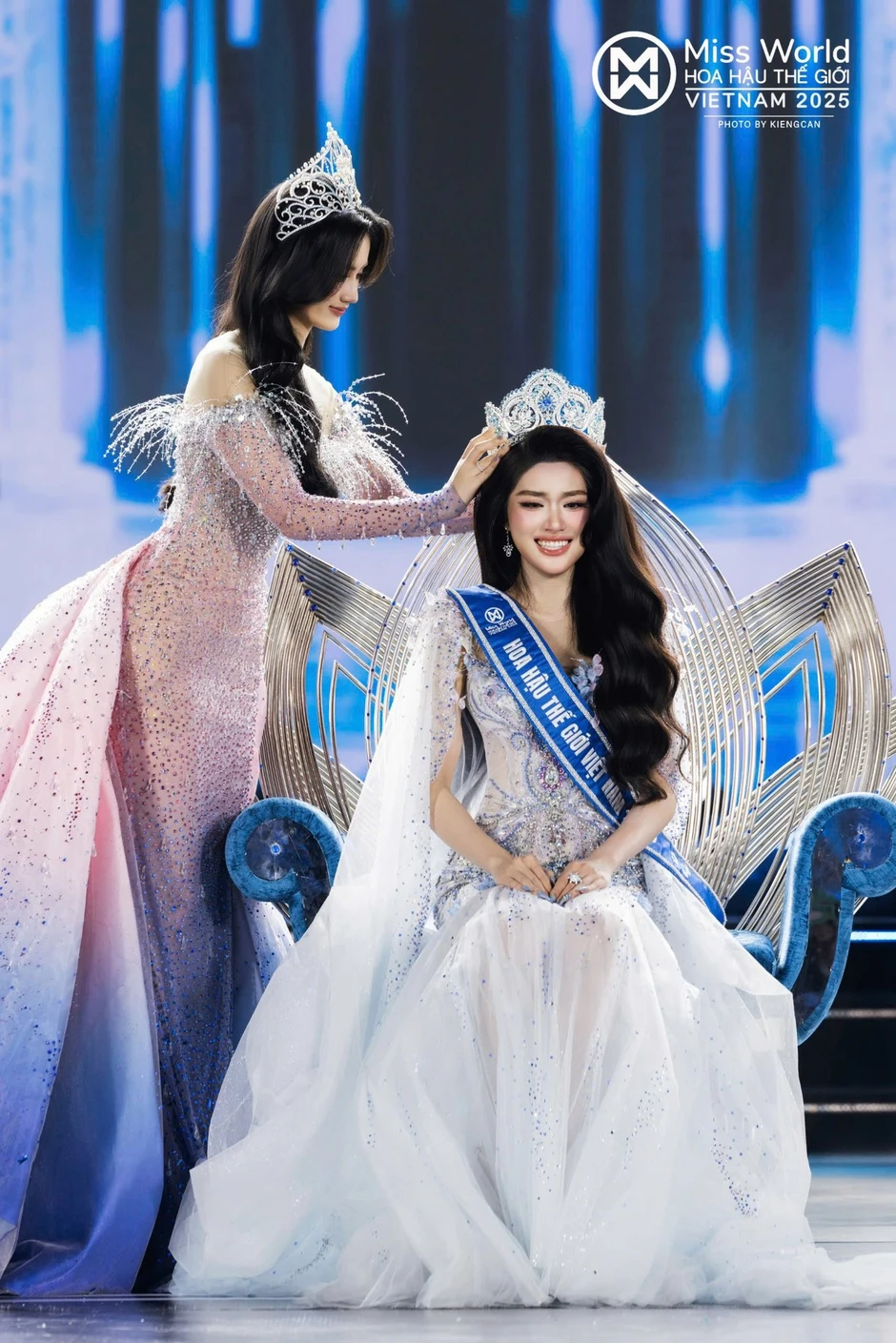 Chị sinh đôi của Phương Oanh