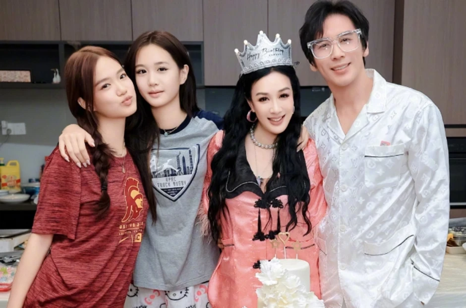 Chung Lệ Đề: Tôi dằn vặt vì dạy con chưa đúng mực Chung Lệ Đề: Tôi dằn vặt vì dạy con chưa đúng mực