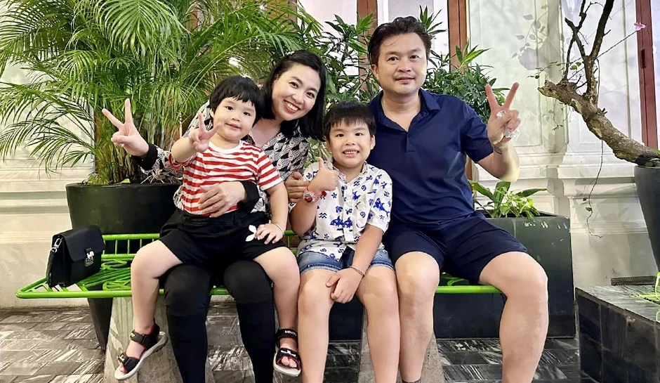 Chuyện tình 'gương vỡ lại lành' của Lê Khánh