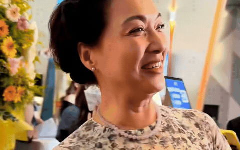 Clip NSND Lê Khanh bị gọi nhầm tên giữa sự kiện, cách xử lý đẳng cấp khiến dân tình nể phục Clip NSND Lê Khanh bị gọi nhầm tên giữa sự kiện, cách xử lý đẳng cấp khiến dân tình nể phục