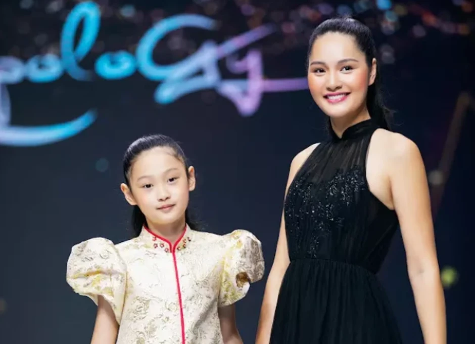 Con g&aacute;i 13 tuổi cao 1,78 m của Hoa hậu Hương Giang