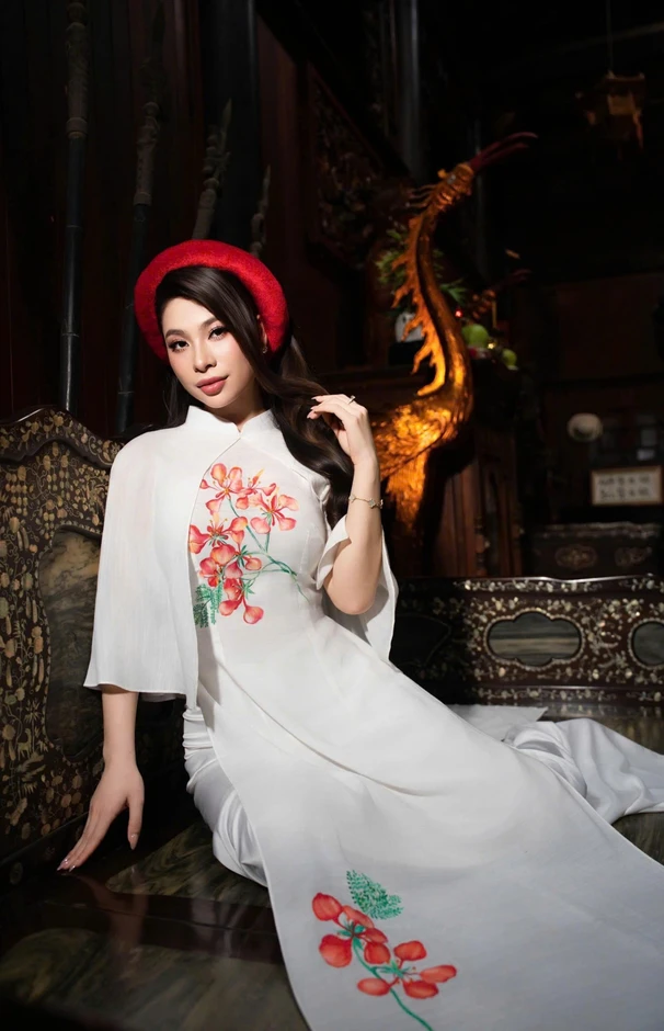Con gái 25 tuổi xinh đẹp và gợi cảm của diễn viên Lý Hương Con gái 25 tuổi xinh đẹp và gợi cảm của diễn viên Lý Hương