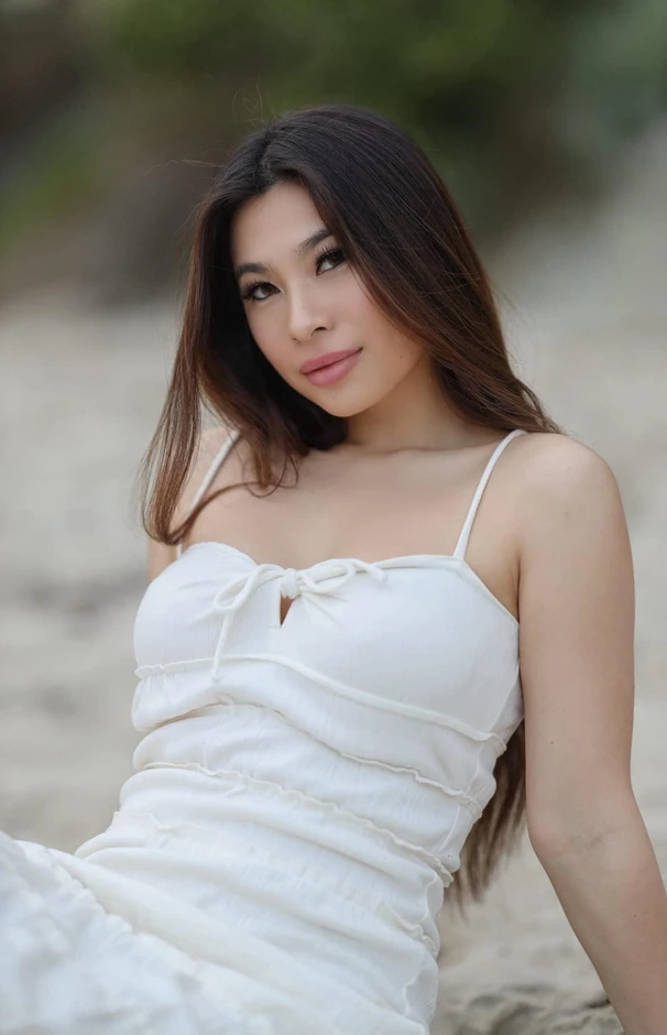 Con gái 25 tuổi xinh đẹp và gợi cảm của diễn viên Lý Hương Con gái 25 tuổi xinh đẹp và gợi cảm của diễn viên Lý Hương