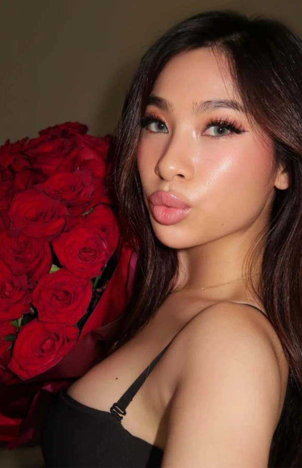 Con gái 25 tuổi xinh đẹp và gợi cảm của diễn viên Lý Hương Con gái 25 tuổi xinh đẹp và gợi cảm của diễn viên Lý Hương
