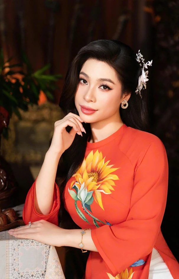 Con gái 25 tuổi xinh đẹp và gợi cảm của diễn viên Lý Hương Con gái 25 tuổi xinh đẹp và gợi cảm của diễn viên Lý Hương
