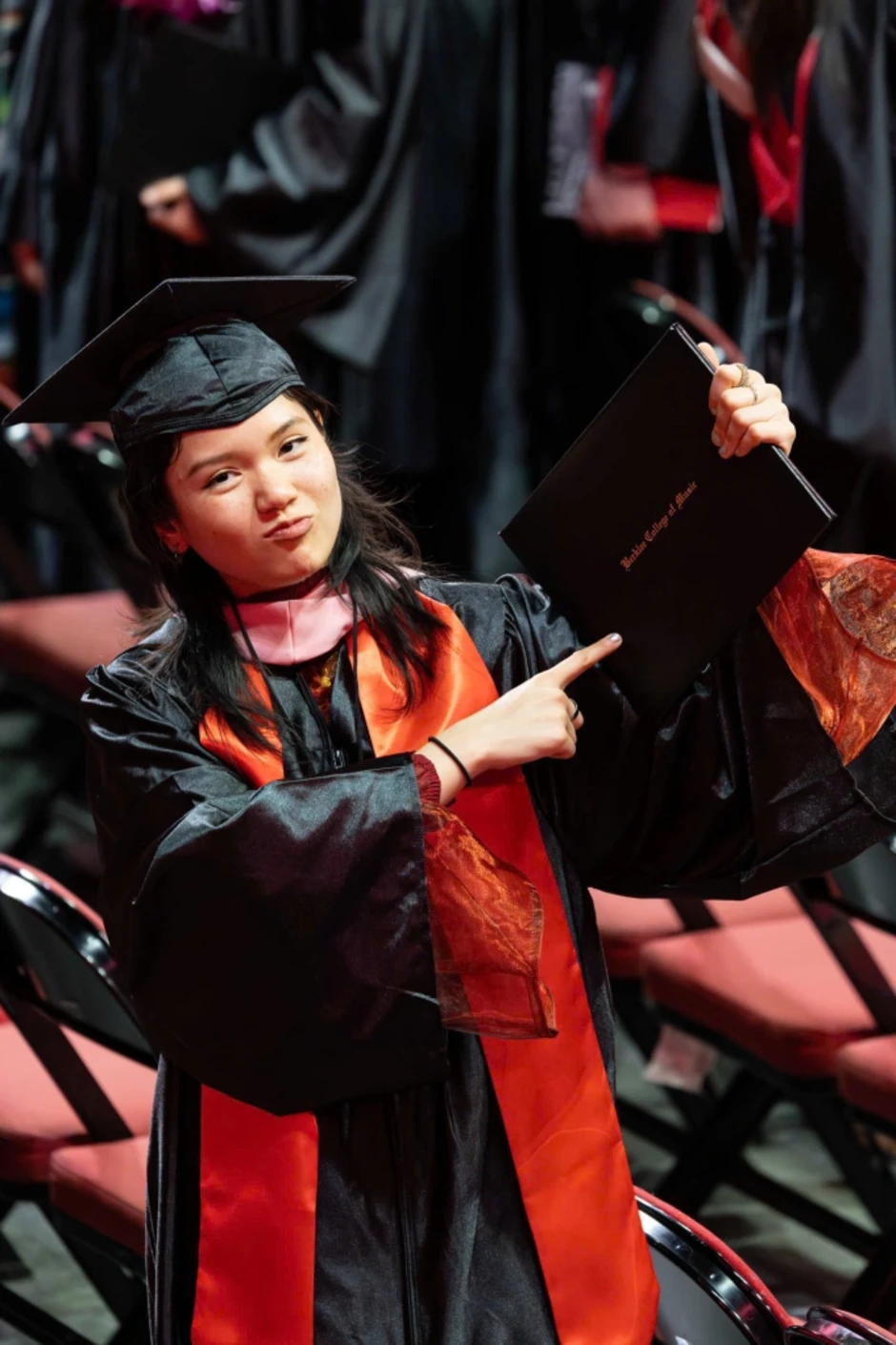 Con gái Trần Mạnh Tuấn tốt nghiệp xuất sắc trường Berklee