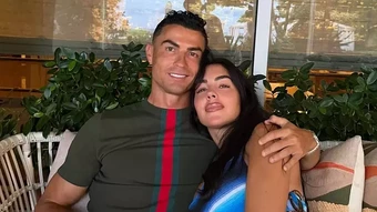 Cristiano Ronaldo 'sắp làm đám cưới với vợ người mẫu'