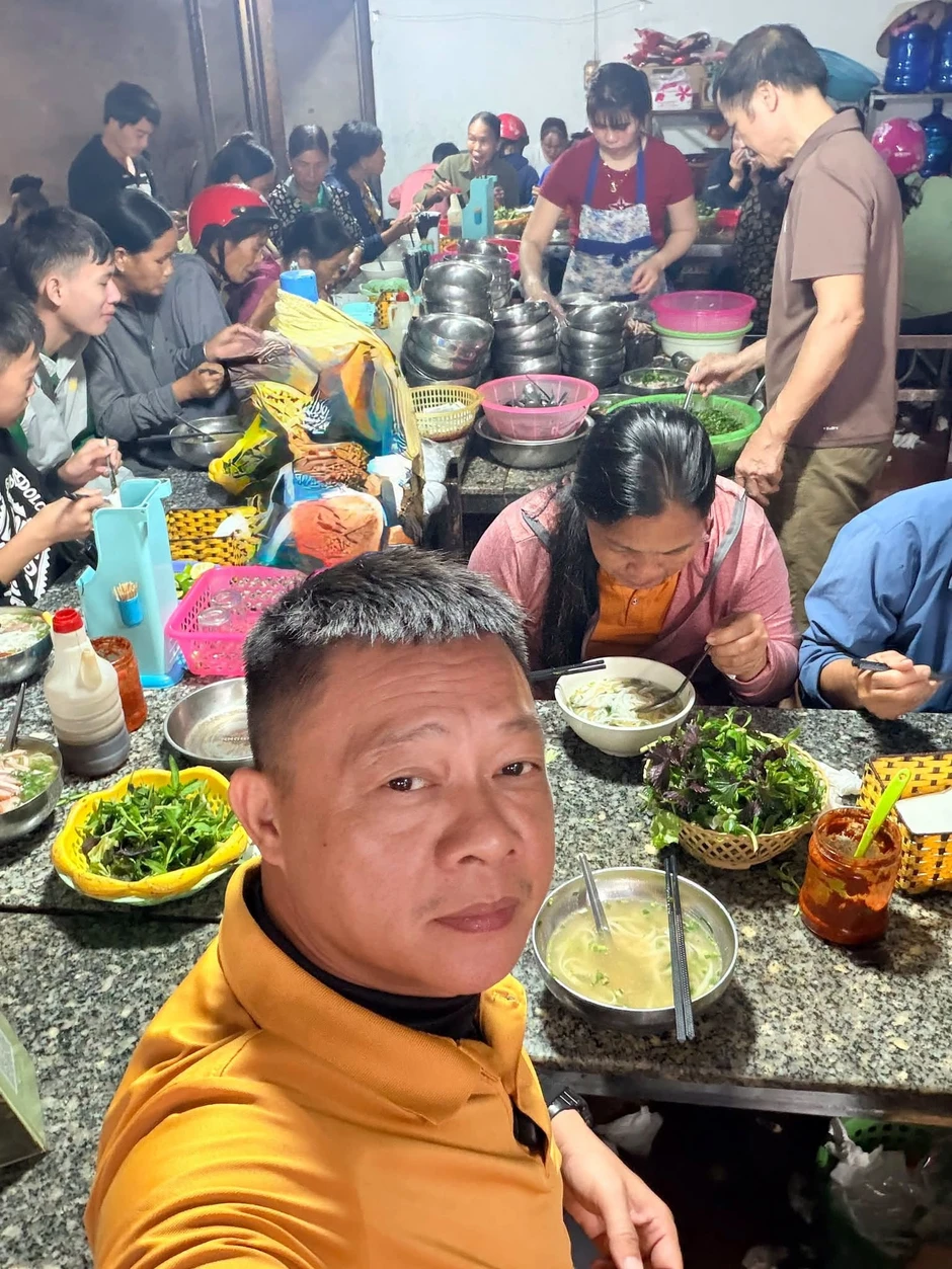 Cục trưởng Xuân Bắc 'căng thẳng vẫn tạo dáng', ca sĩ Tóc Tiên quá sexy Cục trưởng Xuân Bắc 'căng thẳng vẫn tạo dáng', ca sĩ Tóc Tiên quá sexy