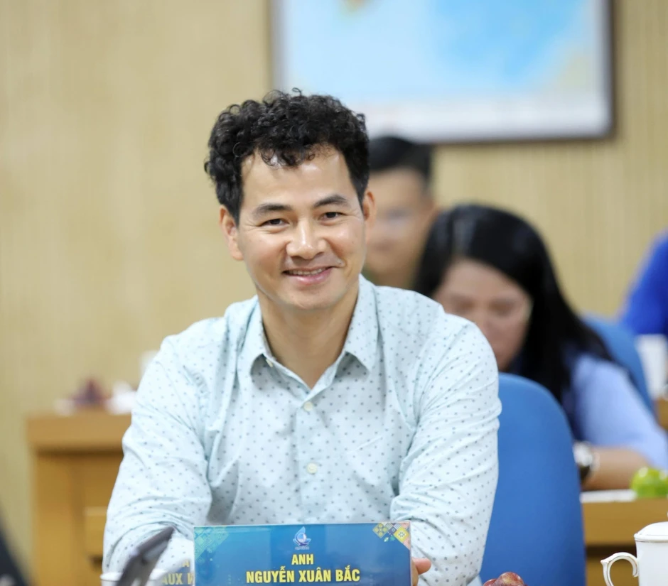 Cục trưởng Xuân Bắc 'căng thẳng vẫn tạo dáng', ca sĩ Tóc Tiên quá sexy Cục trưởng Xuân Bắc 'căng thẳng vẫn tạo dáng', ca sĩ Tóc Tiên quá sexy