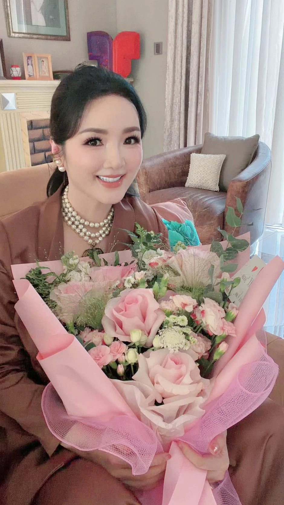 Cục trưởng Xuân Bắc 'căng thẳng vẫn tạo dáng', ca sĩ Tóc Tiên quá sexy Cục trưởng Xuân Bắc 'căng thẳng vẫn tạo dáng', ca sĩ Tóc Tiên quá sexy