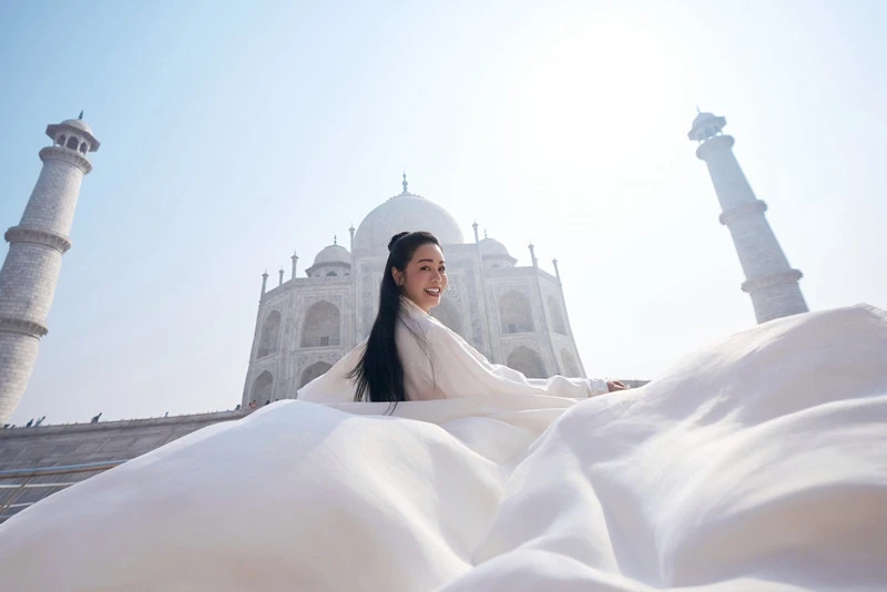 Cục trưởng Xuân Bắc chúc chị em 'căng tròn mịn', Phó giáo sư Tân Nhàn khoe giọng ngọt ngào Cục trưởng Xuân Bắc chúc chị em 'căng tròn mịn', Phó giáo sư Tân Nhàn khoe giọng ngọt ngào