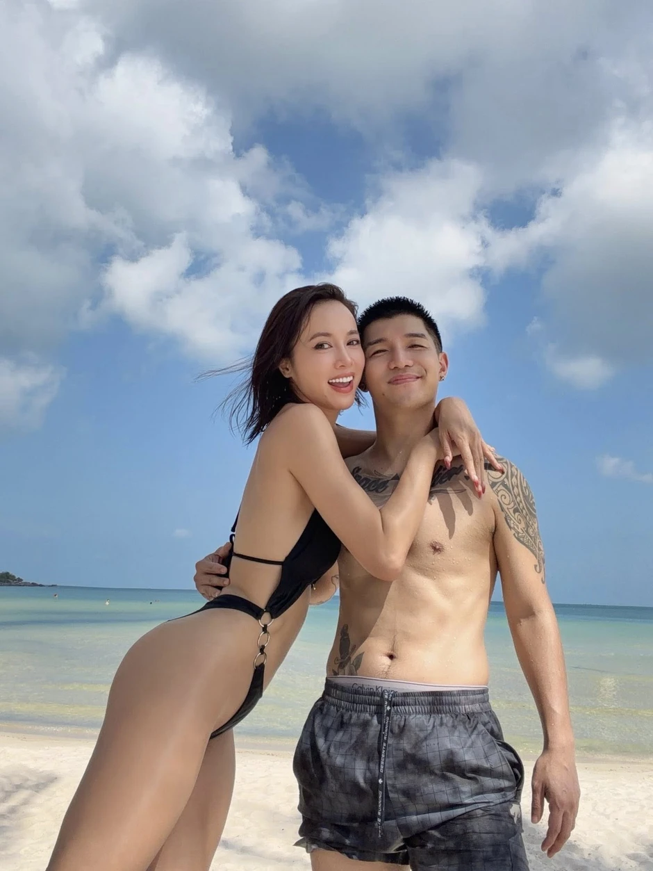 Cục trưởng Xuân Bắc chúc chị em 'căng tròn mịn', Phó giáo sư Tân Nhàn khoe giọng ngọt ngào Cục trưởng Xuân Bắc chúc chị em 'căng tròn mịn', Phó giáo sư Tân Nhàn khoe giọng ngọt ngào