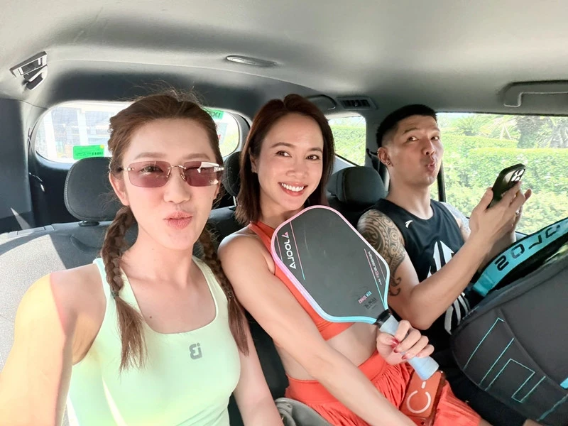 Cục trưởng Xuân Bắc chúc chị em 'căng tròn mịn', Phó giáo sư Tân Nhàn khoe giọng ngọt ngào Cục trưởng Xuân Bắc chúc chị em 'căng tròn mịn', Phó giáo sư Tân Nhàn khoe giọng ngọt ngào