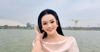 Cục trưởng Xuân Bắc chúc chị em 'căng tròn mịn', Phó giáo sư Tân Nhàn khoe giọng ngọt ngào
